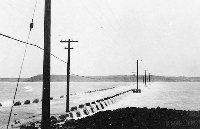 永安橋黑白影像