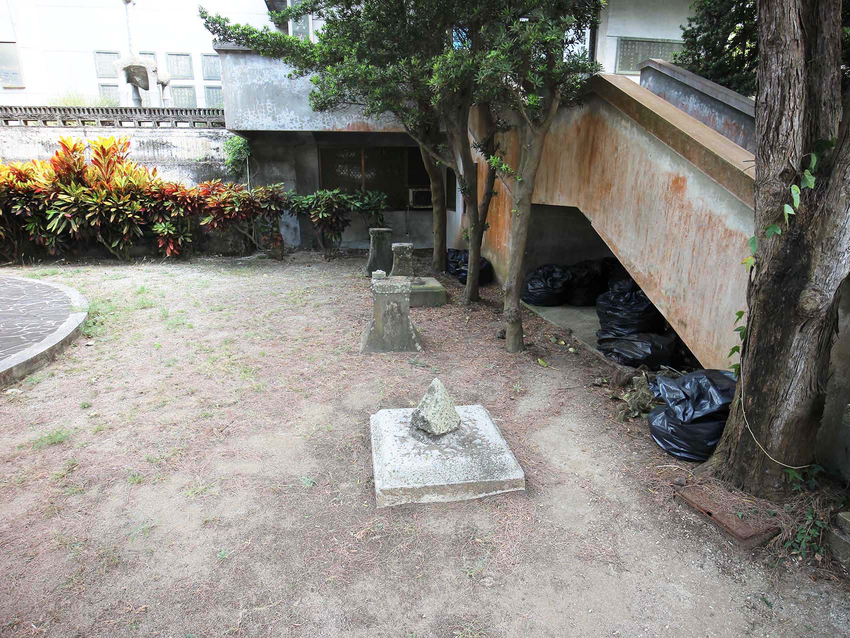 二呆藝館前石燈籠馬公市中華路230號
