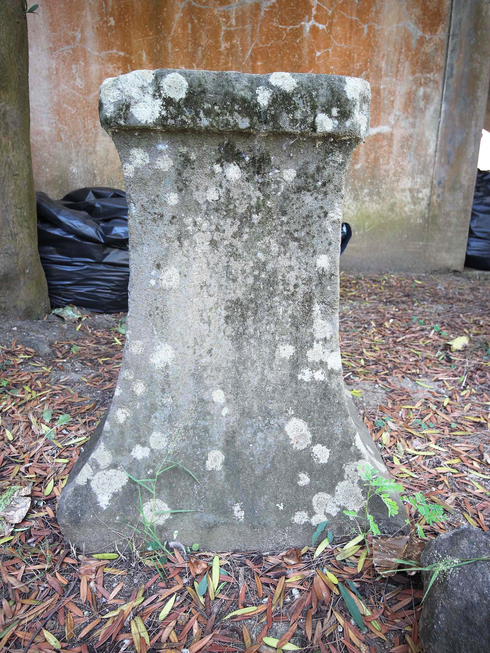 二呆藝館前石燈籠馬公市中華路230號