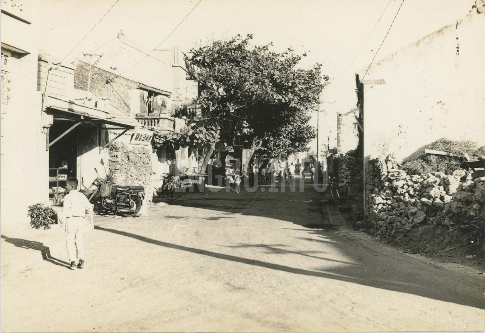 湖西村黑白影像