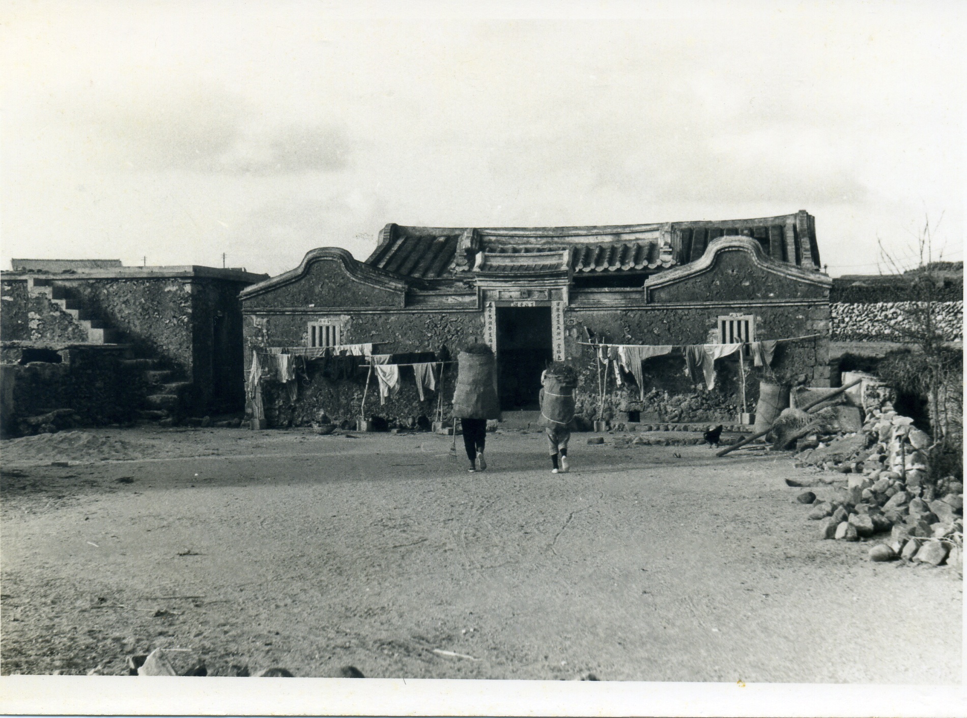 短鑱劚草入詩景