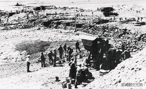 跨海大橋黑白影像