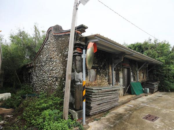 通梁南鄭三合院