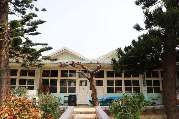 鎮海國中：中正圖數館