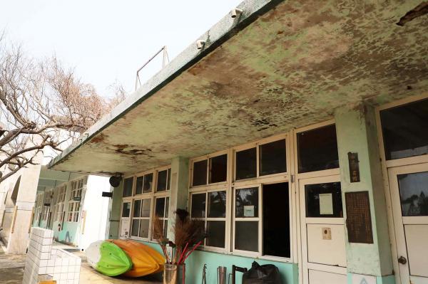 鎮海國中：中正圖數館