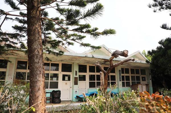 鎮海國中：中正圖數館