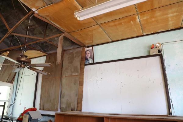 鎮海國中：中正圖數館