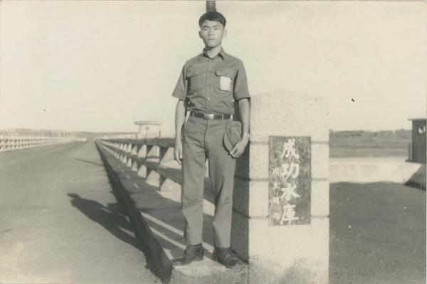 成功水庫黑白影像