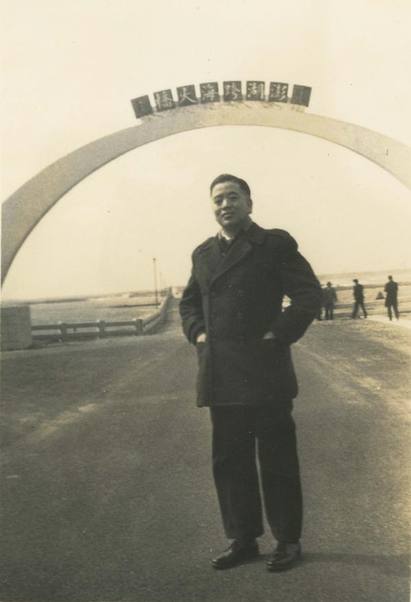 跨海大橋黑白影像