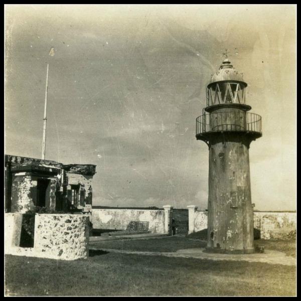 西嶼燈塔黑白影像